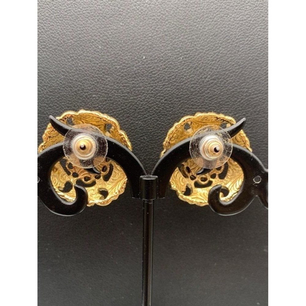 Vintage 1928 Brand Ornate Gold Tone Pink Porcelain Rose Button Stud Earrings - Picture 3 of 5